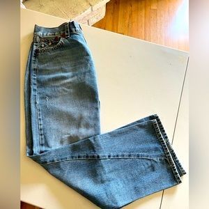True Religion Joey Sect. Medium wash. W36 L31, zip fly, colorful threading